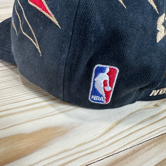 Vintage Starter NBA Champions Bulls Hat - Picture 6 of 8